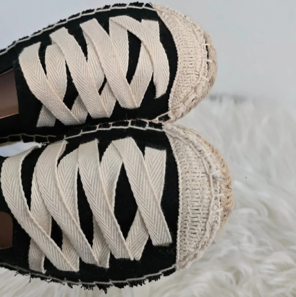Yoki Lela Slip on Black Women's Espadrilles Size 6 🌴